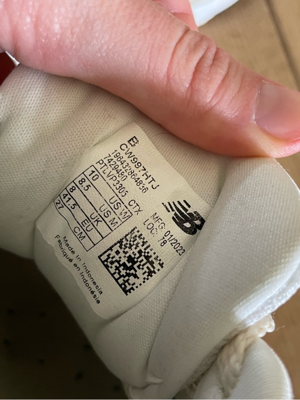 New Balance 997H Cream Sneakers - Picture 8 of 8